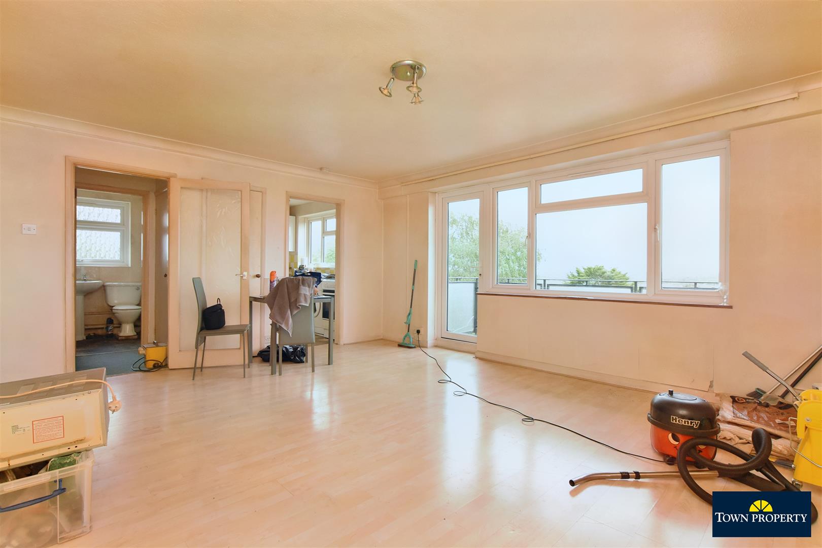 Property Details for Carew Road Eastbourne BN21 2JG Town Property